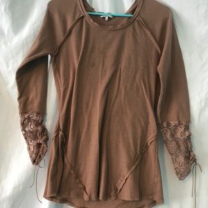 Thermal with lace up sleeves